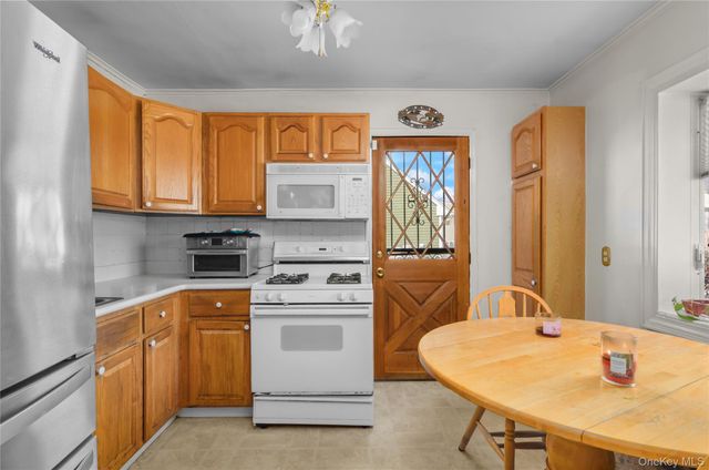 5 S Ronald Drive S, Amityville, NY 11701