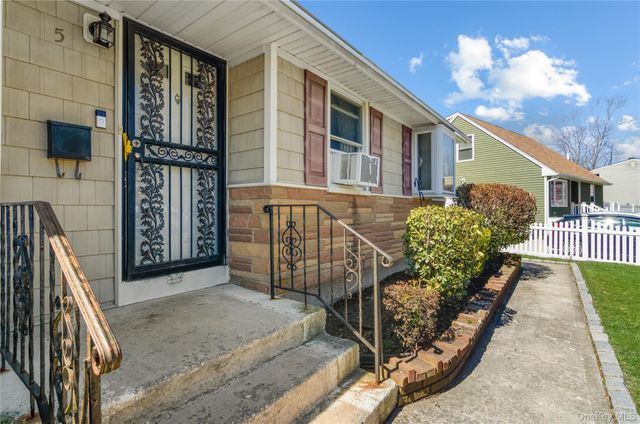 5 S Ronald Drive S, Amityville, NY 11701