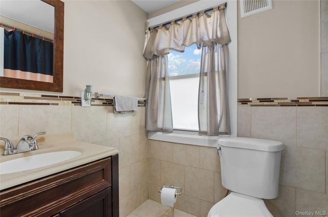 5 S Ronald Drive S, Amityville, NY 11701