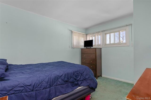 5 S Ronald Drive S, Amityville, NY 11701