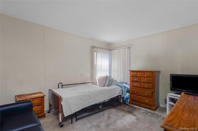 5 S Ronald Drive S, Amityville, NY 11701