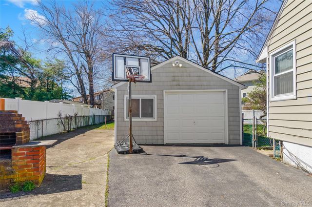 5 S Ronald Drive S, Amityville, NY 11701