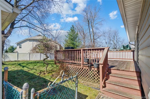 5 S Ronald Drive S, Amityville, NY 11701