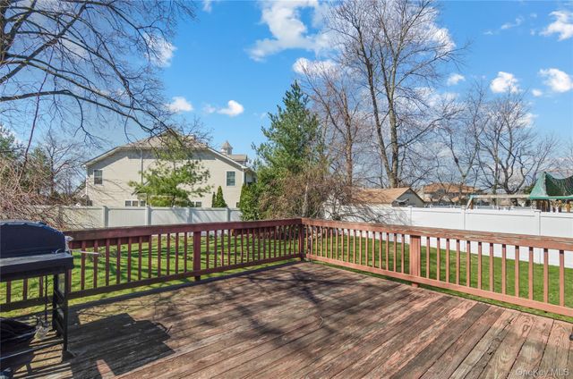 5 S Ronald Drive S, Amityville, NY 11701