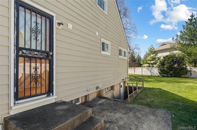 5 S Ronald Drive S, Amityville, NY 11701