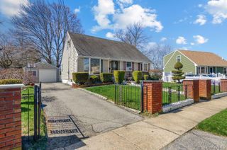 5 S Ronald Drive S, Amityville, NY 11701