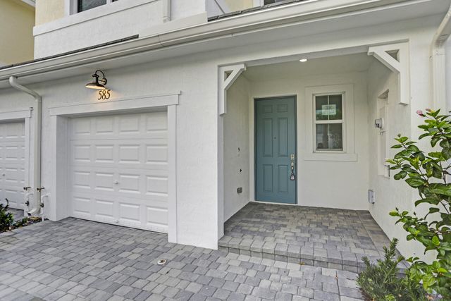 585 SANDERLING Circle, Deerfield Beach, FL 33442