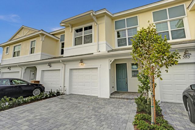 585 SANDERLING Circle, Deerfield Beach, FL 33442