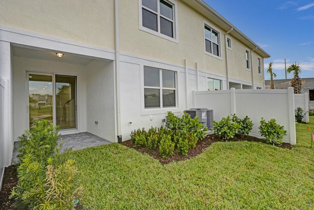 585 SANDERLING Circle, Deerfield Beach, FL 33442