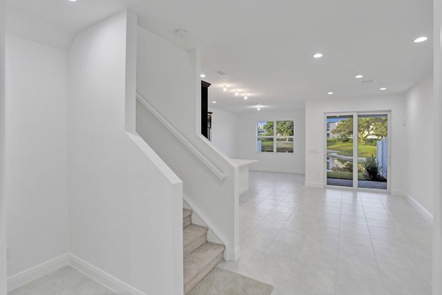 585 SANDERLING Circle, Deerfield Beach, FL 33442