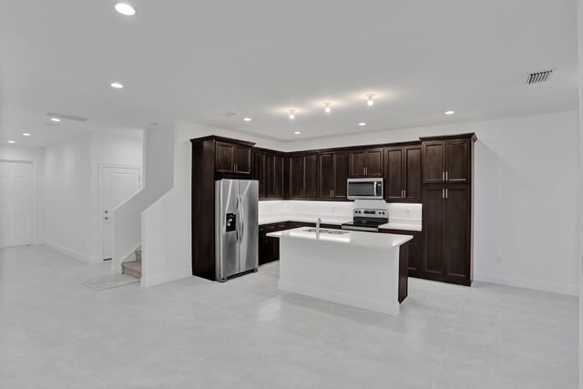 585 SANDERLING Circle, Deerfield Beach, FL 33442
