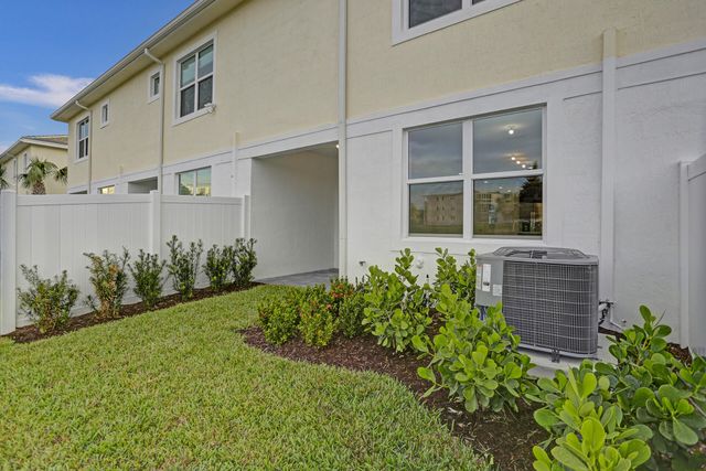 585 SANDERLING Circle, Deerfield Beach, FL 33442