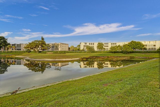 585 SANDERLING Circle, Deerfield Beach, FL 33442