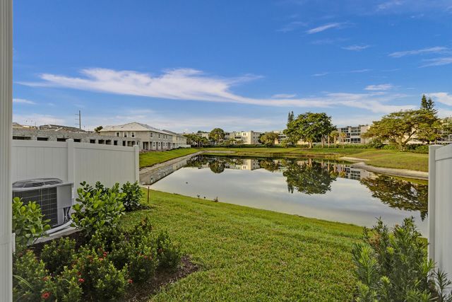 585 SANDERLING Circle, Deerfield Beach, FL 33442