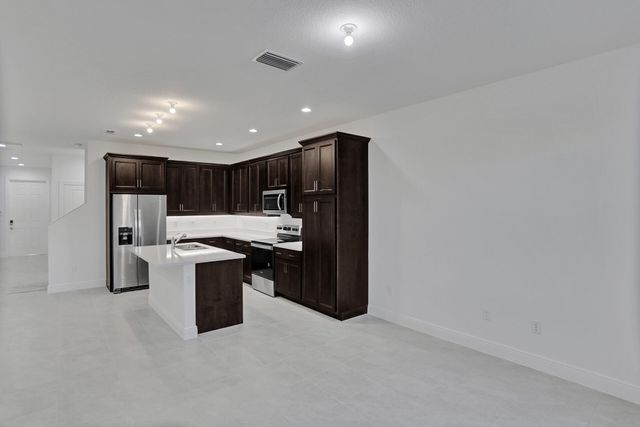 585 SANDERLING Circle, Deerfield Beach, FL 33442