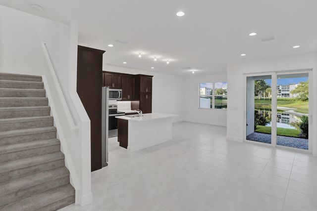 585 SANDERLING Circle, Deerfield Beach, FL 33442