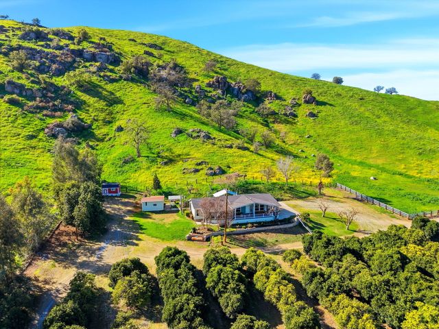 31967 Sierra Drive, Lemon Cove, CA 93244