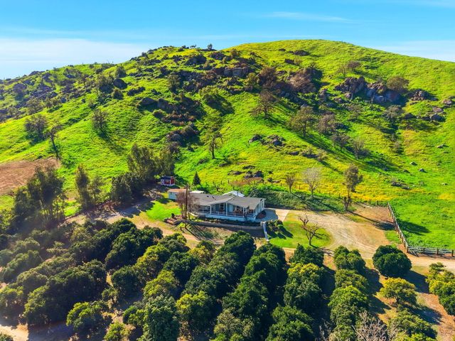 31967 Sierra Drive, Lemon Cove, CA 93244