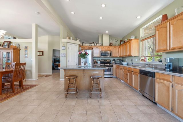 31967 Sierra Drive, Lemon Cove, CA 93244