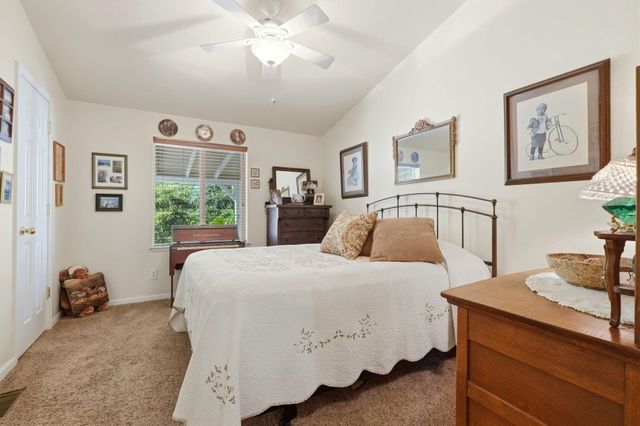 31967 Sierra Drive, Lemon Cove, CA 93244