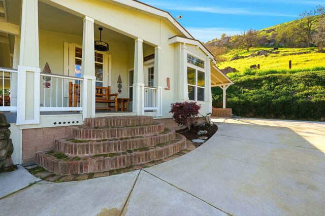 31967 Sierra Drive, Lemon Cove, CA 93244