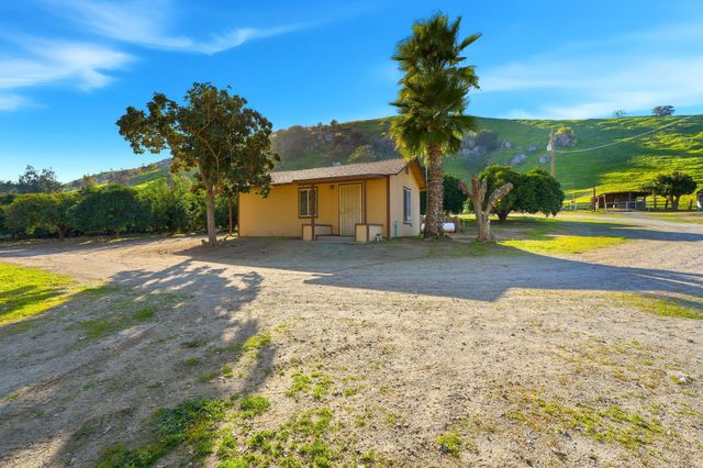 31967 Sierra Drive, Lemon Cove, CA 93244