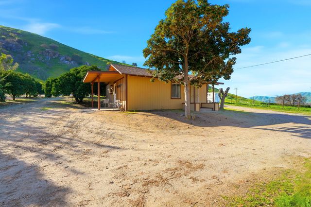 31967 Sierra Drive, Lemon Cove, CA 93244