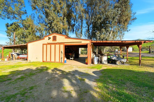 31967 Sierra Drive, Lemon Cove, CA 93244