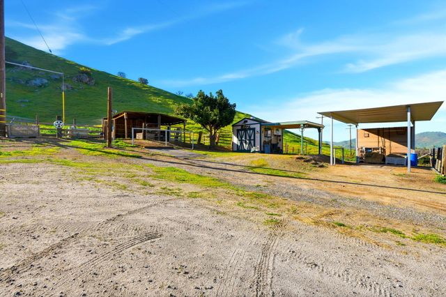 31967 Sierra Drive, Lemon Cove, CA 93244