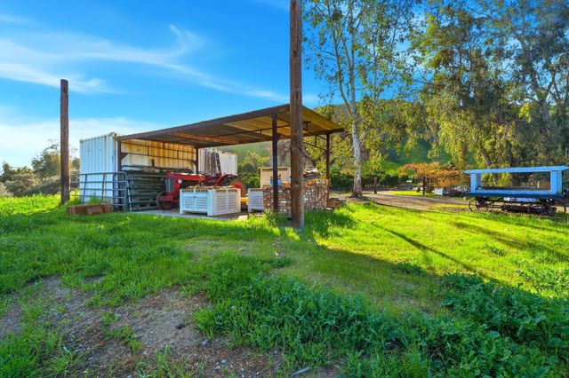 31967 Sierra Drive, Lemon Cove, CA 93244