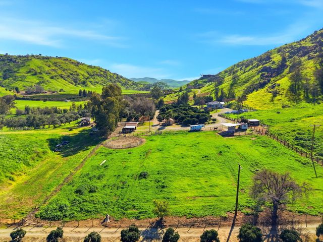 31967 Sierra Drive, Lemon Cove, CA 93244