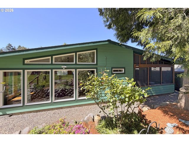 1504 Ne VILLAGE SQUIRE Ct, Gresham, OR 97030