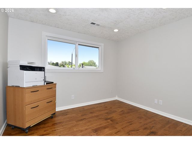 1504 Ne VILLAGE SQUIRE Ct, Gresham, OR 97030