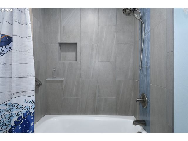 1504 Ne VILLAGE SQUIRE Ct, Gresham, OR 97030