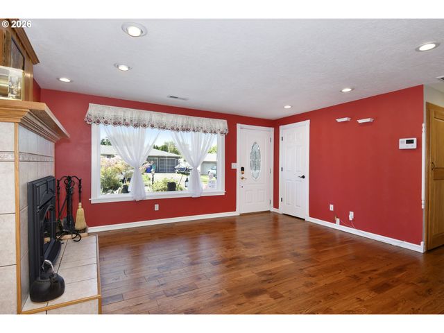 1504 Ne VILLAGE SQUIRE Ct, Gresham, OR 97030