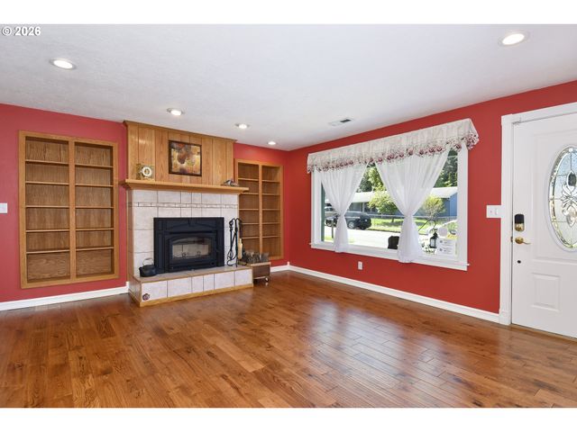 1504 Ne VILLAGE SQUIRE Ct, Gresham, OR 97030