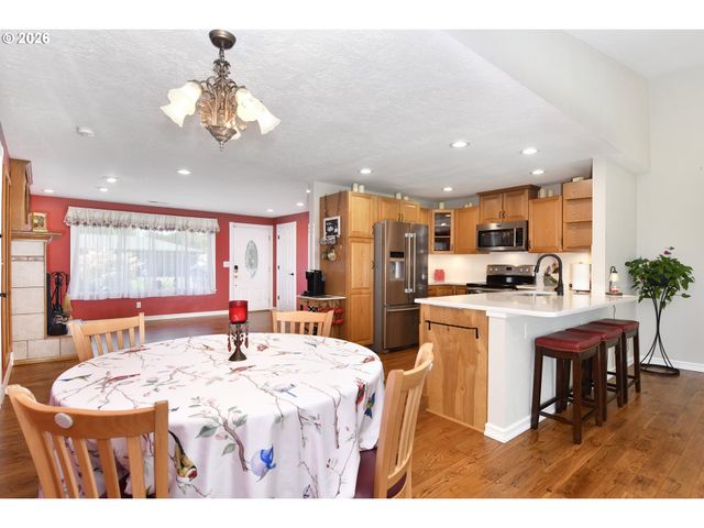 1504 Ne VILLAGE SQUIRE Ct, Gresham, OR 97030