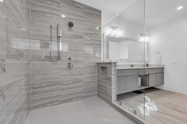 3409 Ridgeway Valley Lane, Houston, TX 77055