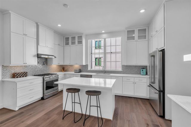 3409 Ridgeway Valley Lane, Houston, TX 77055