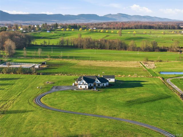 400 Bruyn Turnpike, Wallkill, NY 12589