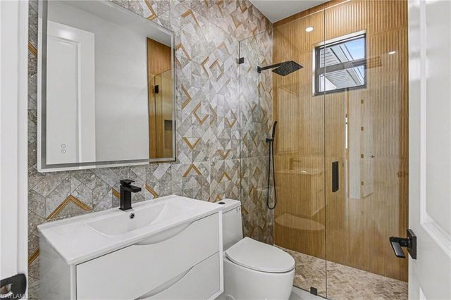 1030 NE Juanita PL, Cape Coral, FL 33909