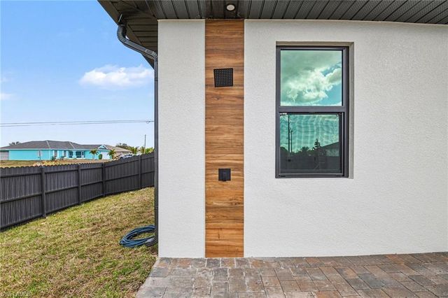 1030 NE Juanita PL, Cape Coral, FL 33909