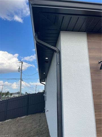 1030 NE Juanita PL, Cape Coral, FL 33909