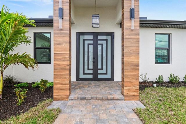 1030 NE Juanita PL, Cape Coral, FL 33909