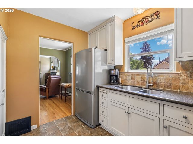 4100 CRESTON Ave, Vancouver, WA 98663