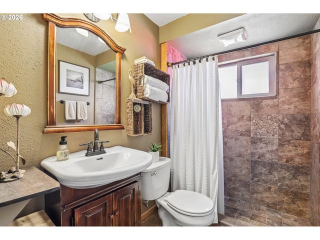 4100 CRESTON Ave, Vancouver, WA 98663