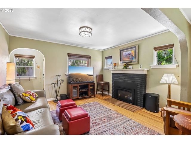 4100 CRESTON Ave, Vancouver, WA 98663