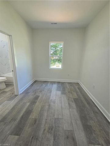 3 HAMES Street, Lexington, NC 27295