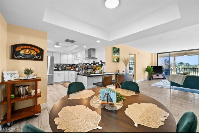 413 Augusta BLVD 302, Naples, FL 34113