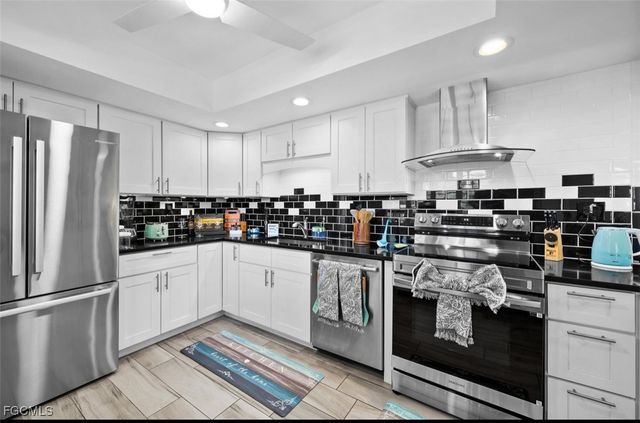 413 Augusta BLVD 302, Naples, FL 34113